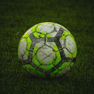 balón de futbol  Marca: Adidas  Modelo: starlancer club  Color: negro Número: 4 y 5